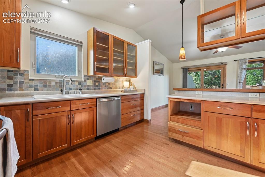 Image 13 of 43: Kitchen