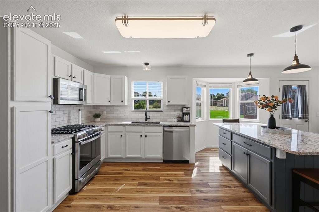 Image 10 of 43: Kitchen