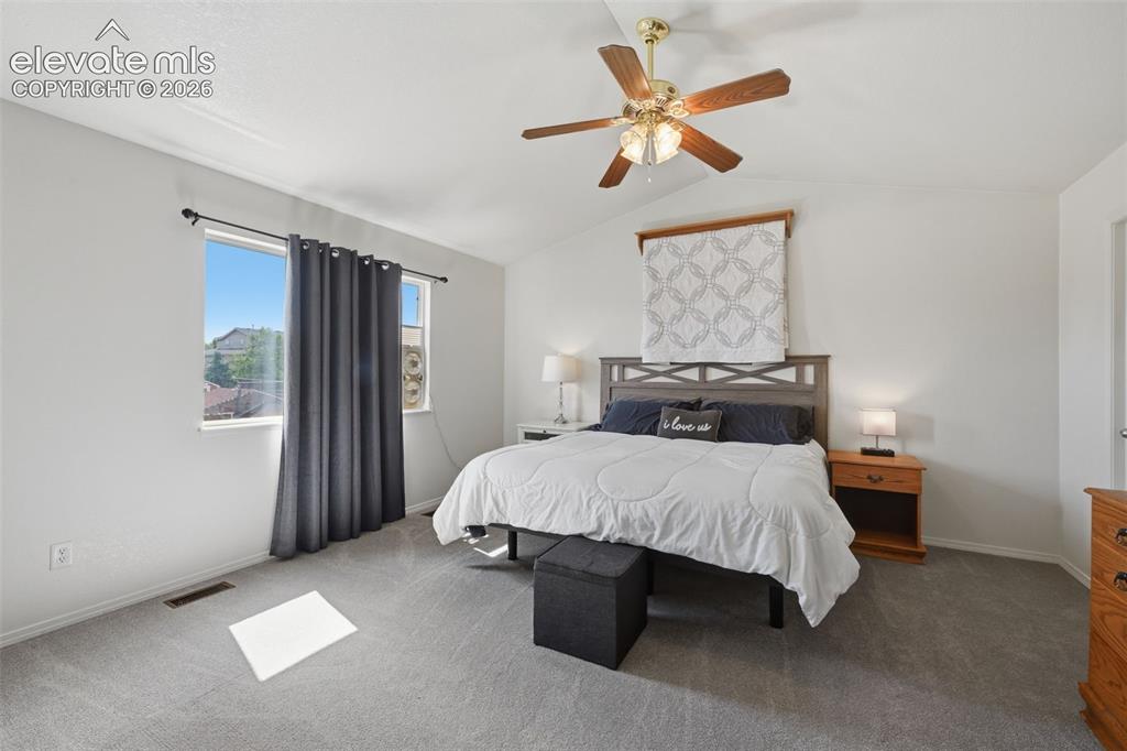Image 19 of 43: Primary bedroom