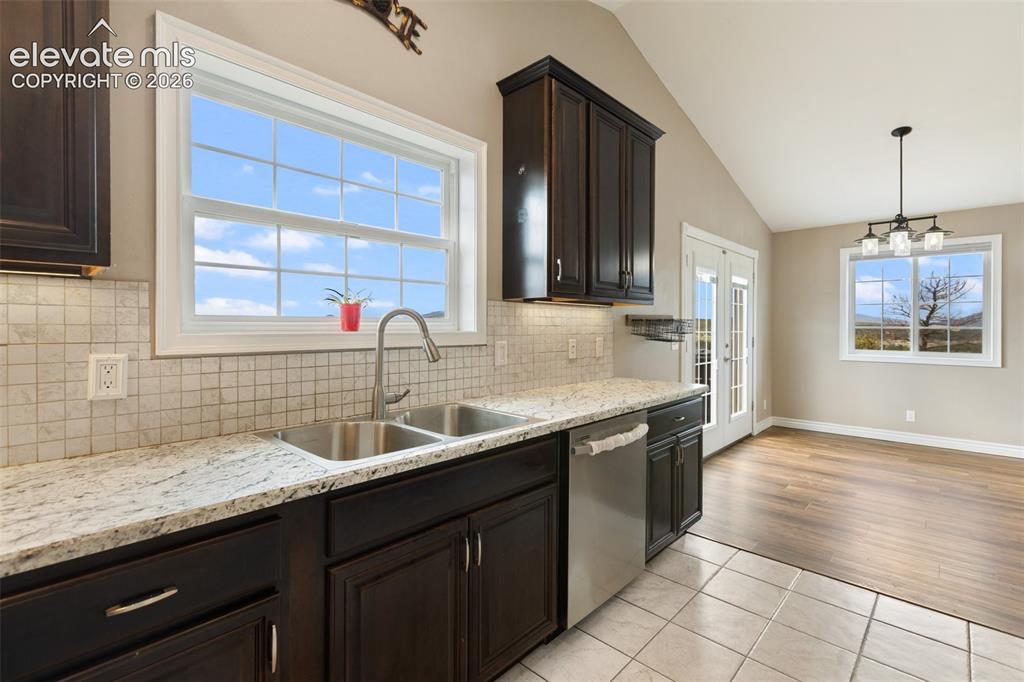 Image 13 of 49: Kitchen