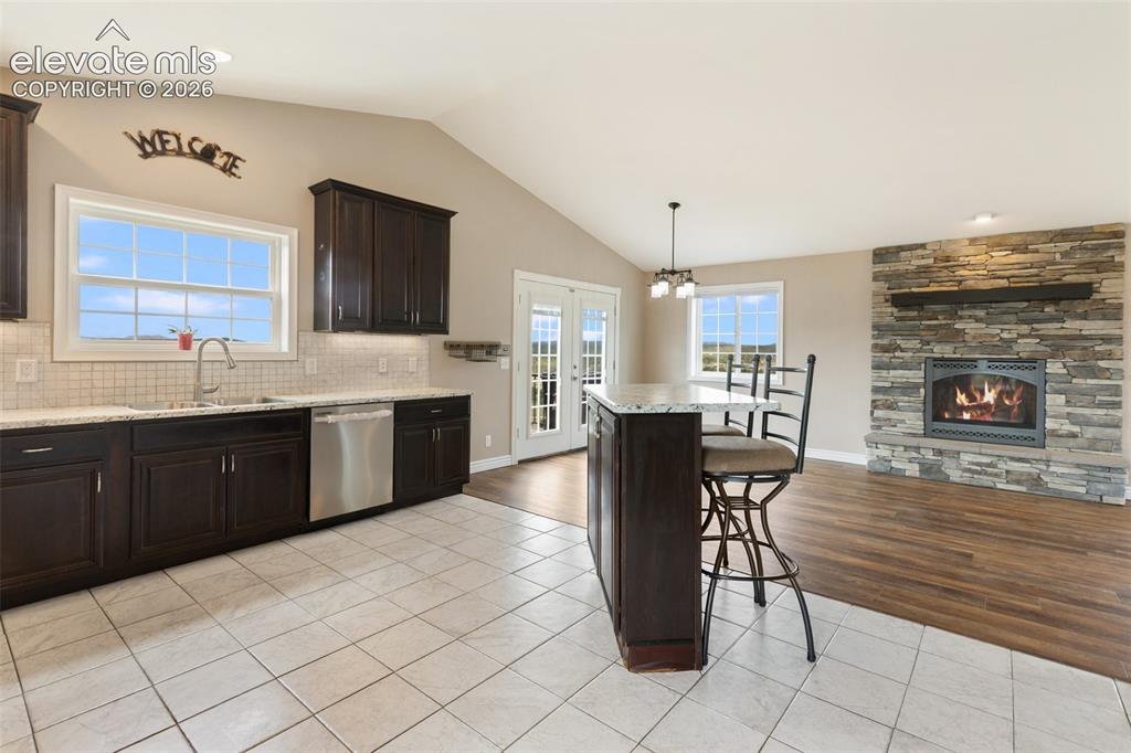 Image 14 of 49: Kitchen