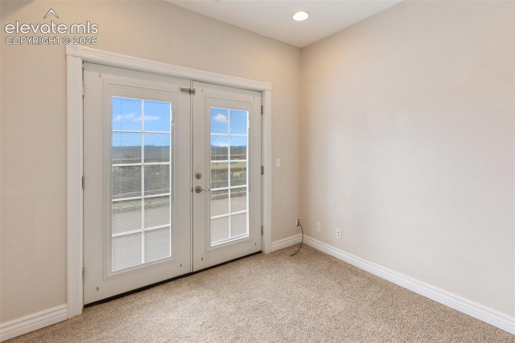 Image 25 of 49: Entry