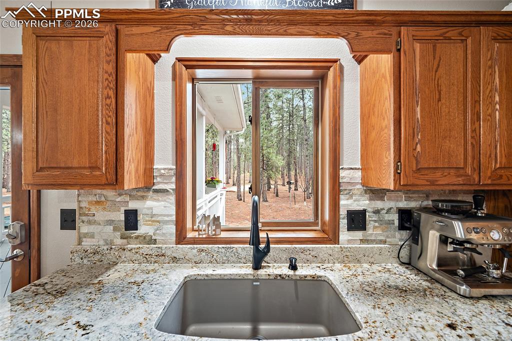 Image 14 of 44: Kitchen