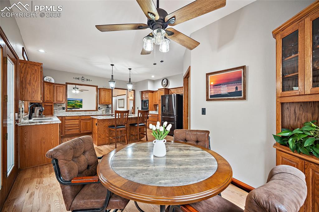 Image 15 of 44: Dining Area