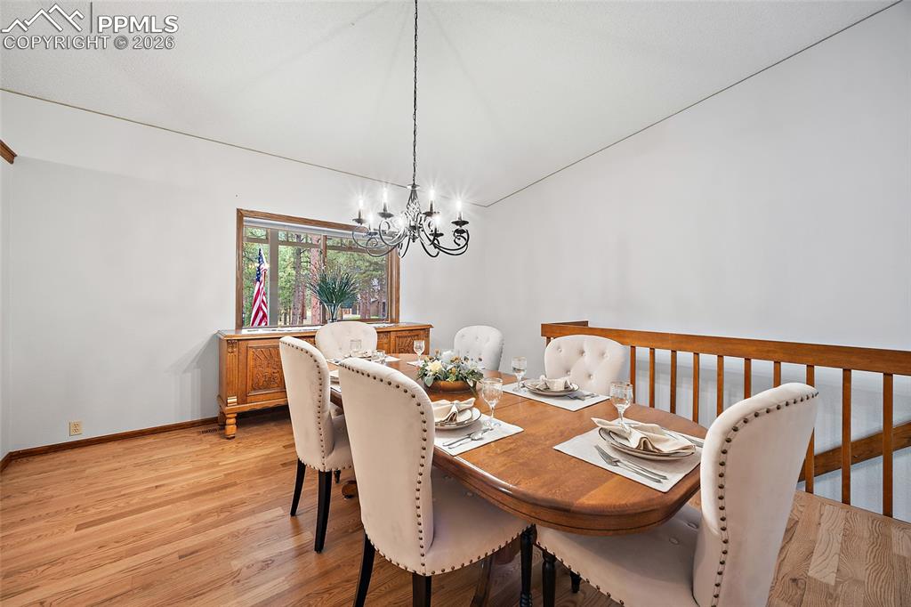 Image 18 of 44: Dining Area