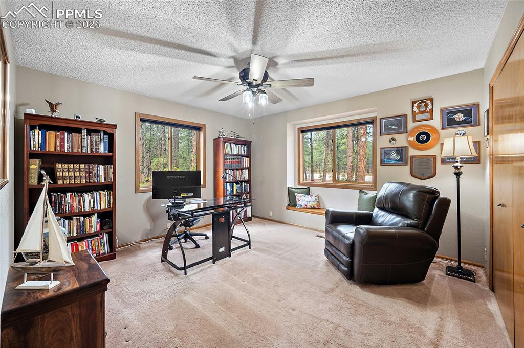 Image 19 of 44: Office