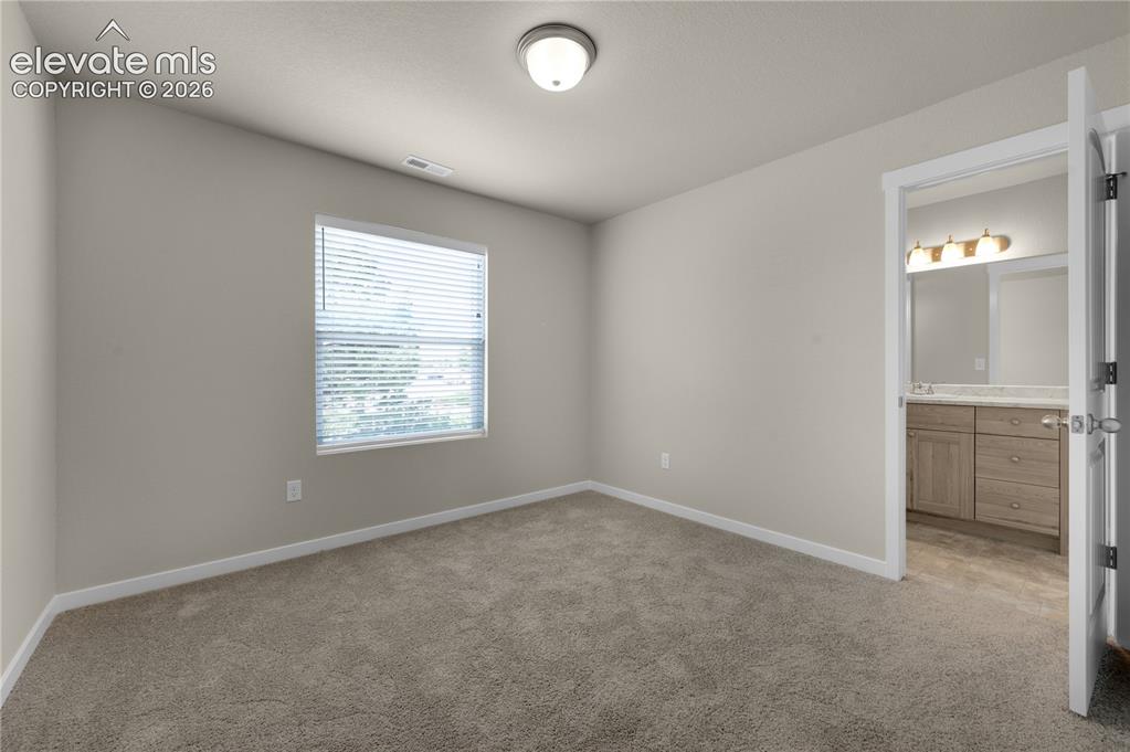 Image 19 of 34: Bedroom