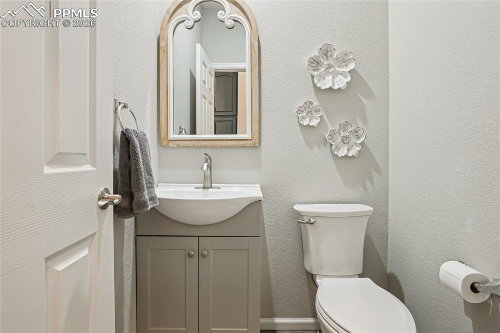 Image 19 of 44: Bathroom