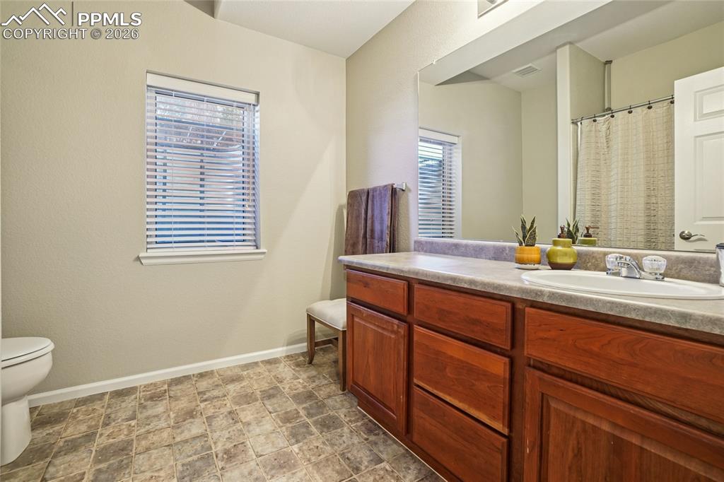 Image 29 of 44: Bathroom