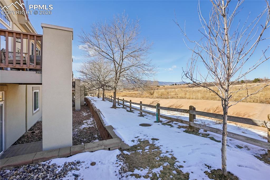 Image 32 of 44: Yard