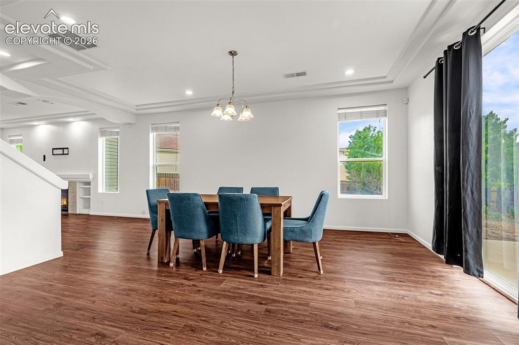 Image 12 of 50: Dining Area