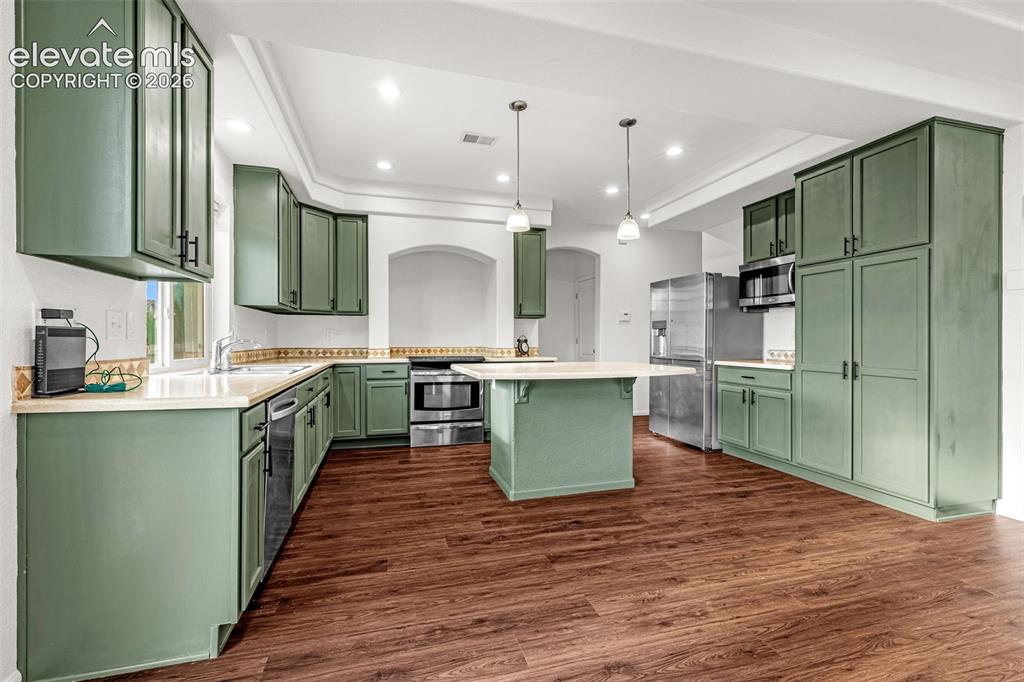 Image 15 of 50: Kitchen