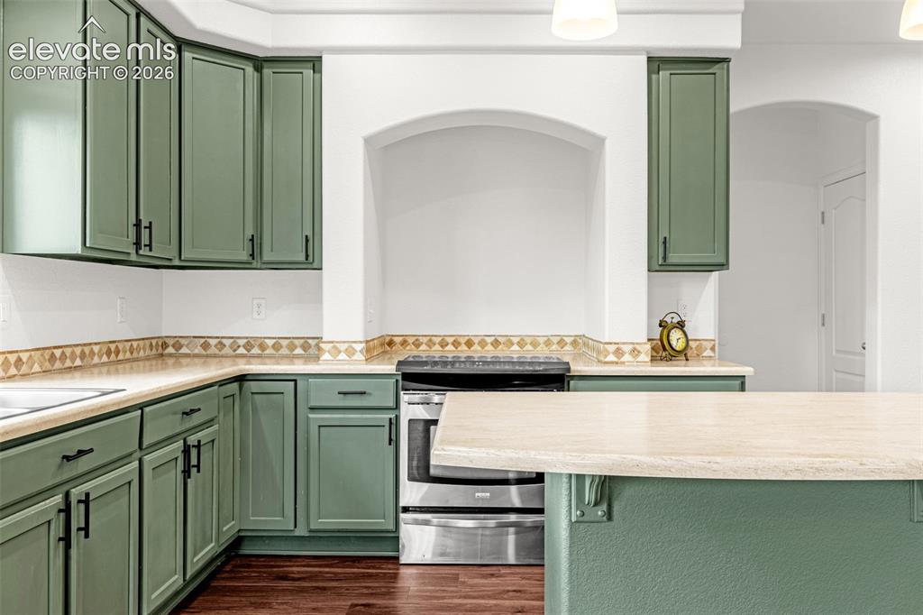 Image 17 of 50: Kitchen