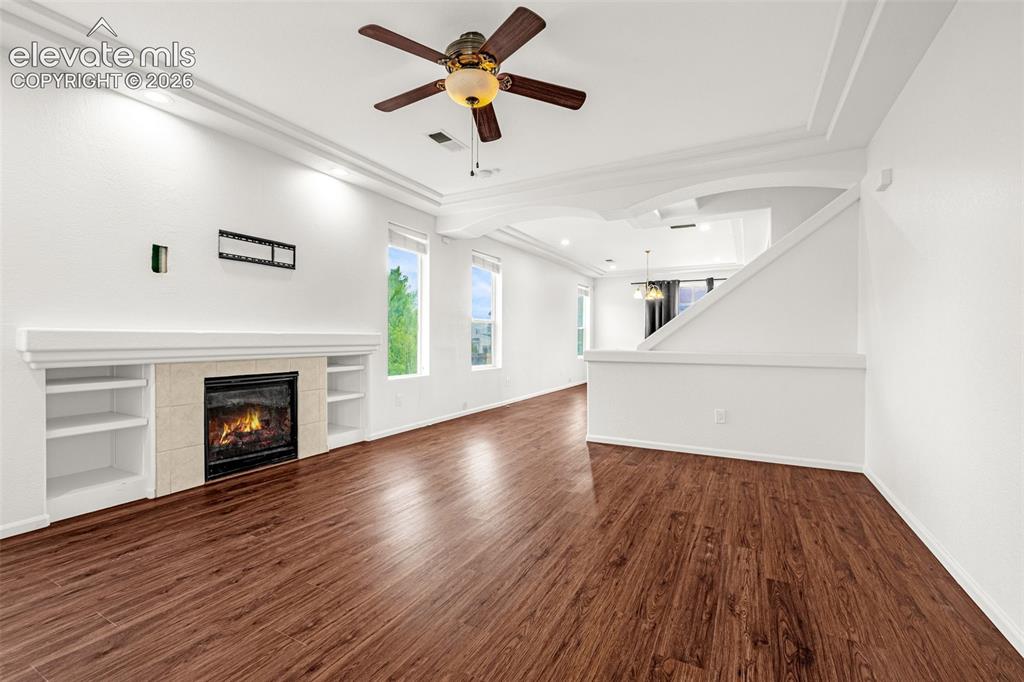 Image 9 of 50: Living Room