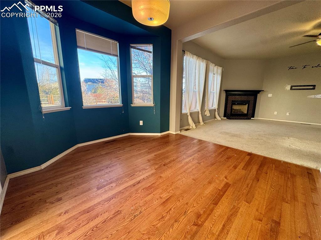 Image 15 of 50: Living Room