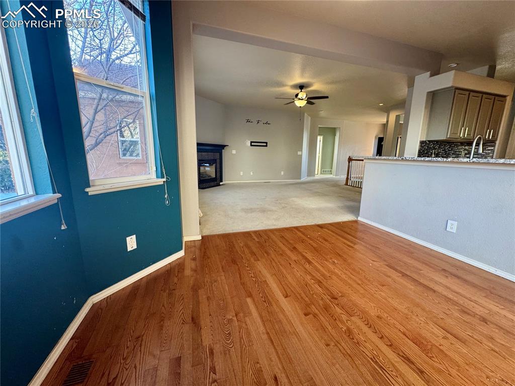 Image 17 of 50: Living Room