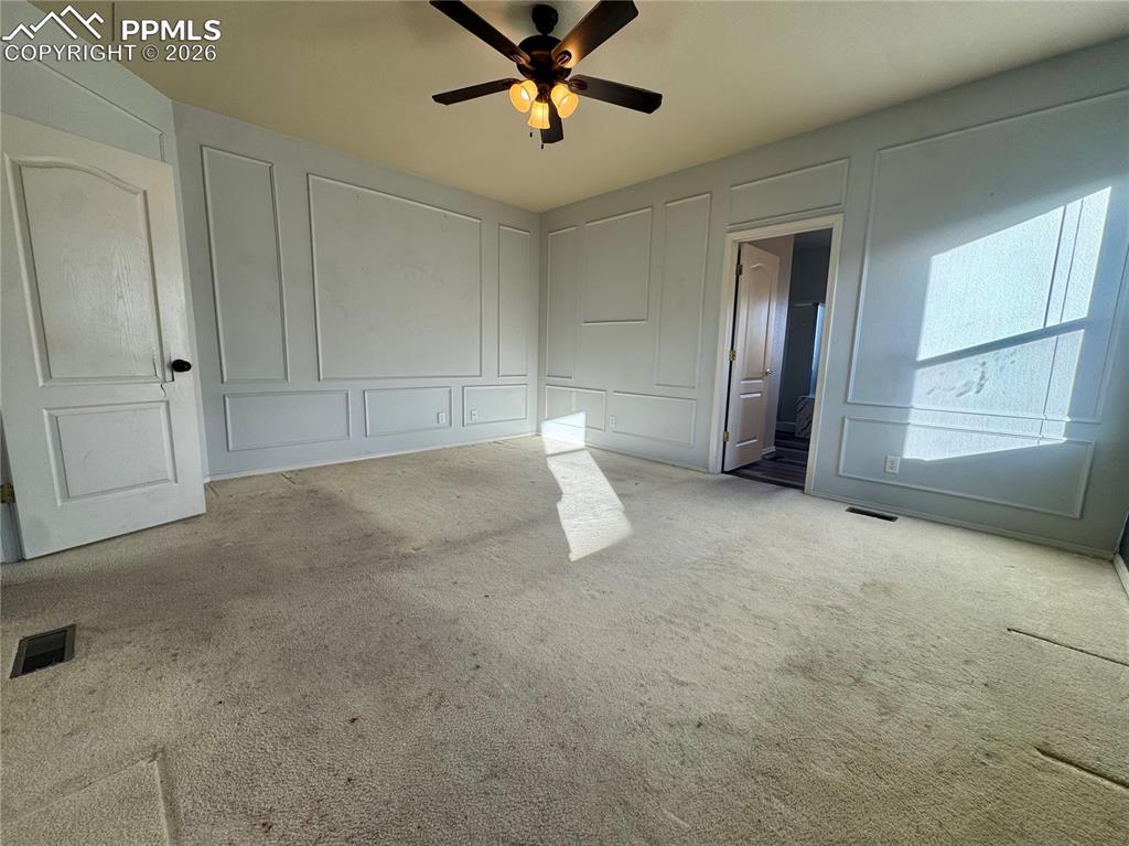 Image 20 of 50: Bedroom