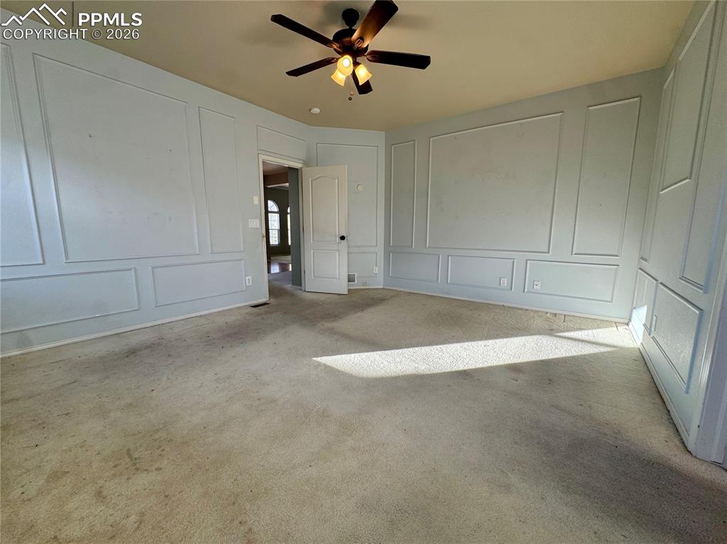 Image 21 of 50: Bedroom