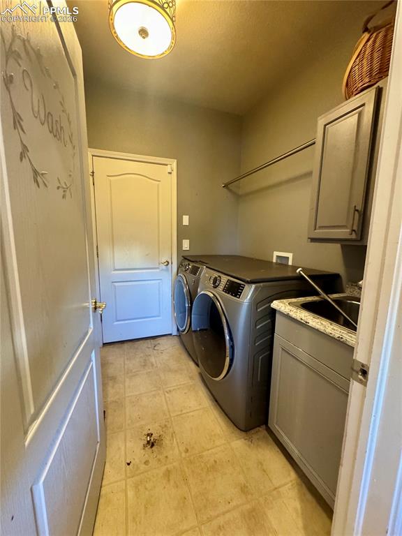 Image 29 of 50: Laundry