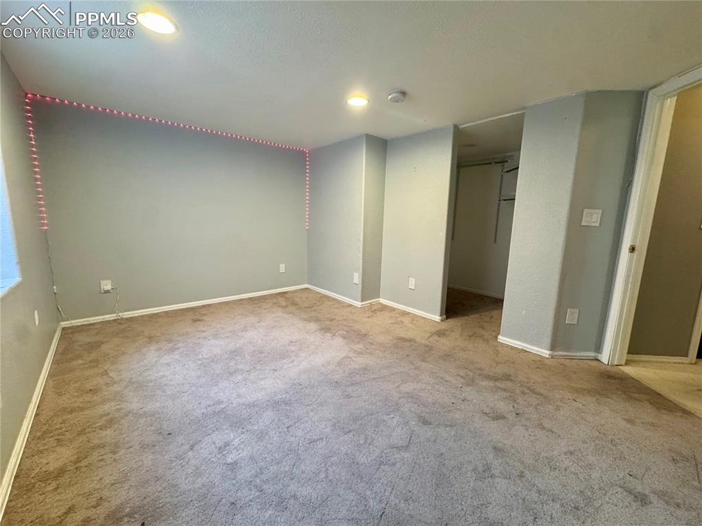 Image 34 of 50: Bedroom