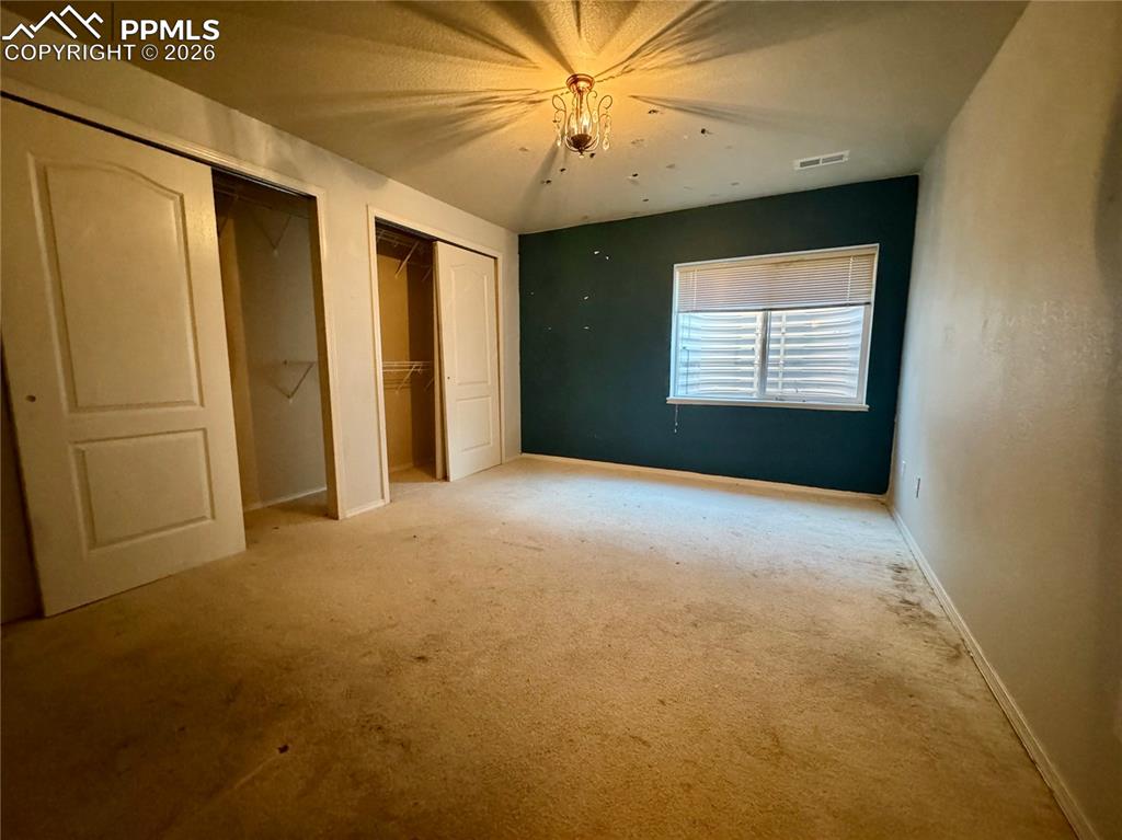 Image 39 of 50: Bedroom