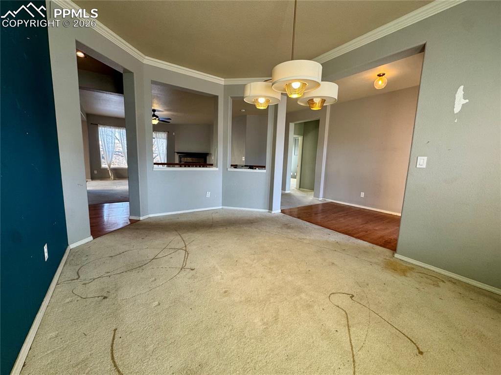 Image 6 of 50: Dining Area