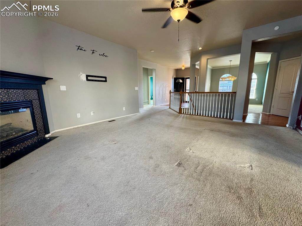 Image 8 of 50: Living Room