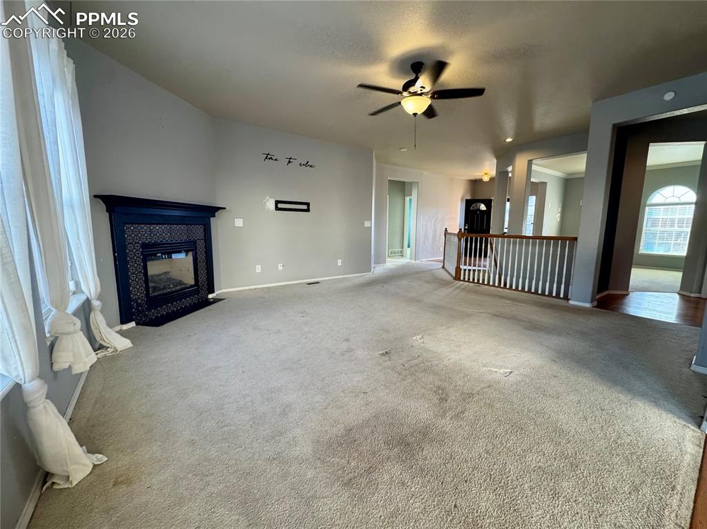 Image 9 of 50: Living Room