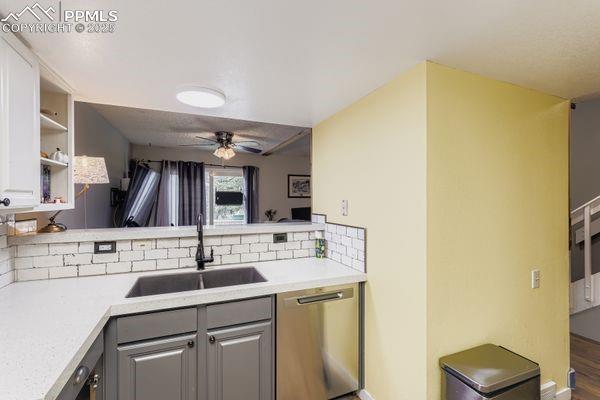 Image 11 of 27: Kitchen