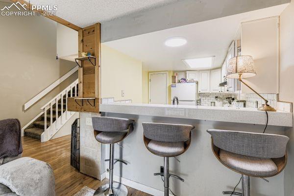 Image 12 of 27: Kitchen