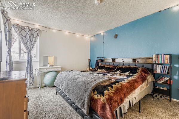 Image 14 of 27: Bedroom