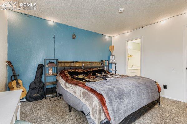 Image 15 of 27: Bedroom