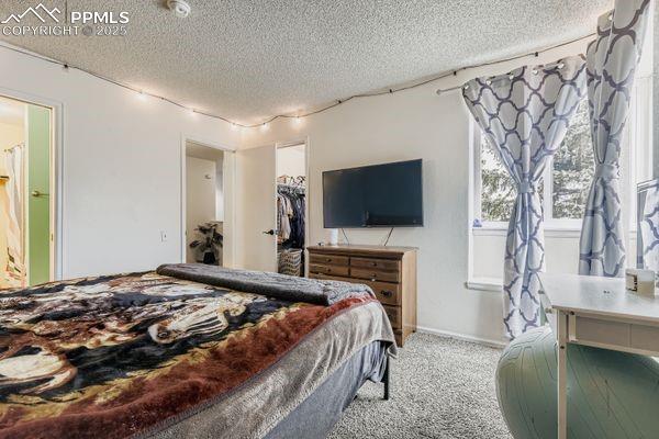 Image 16 of 27: Bedroom