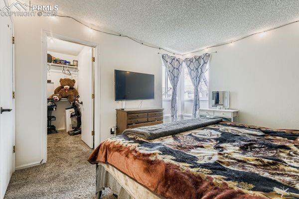 Image 17 of 27: Bedroom