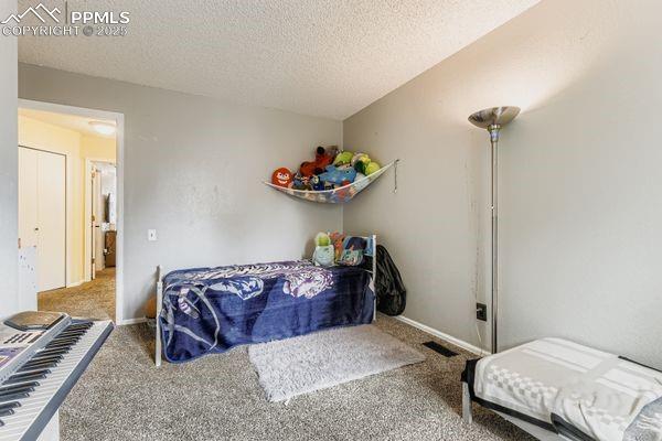 Image 21 of 27: Bedroom