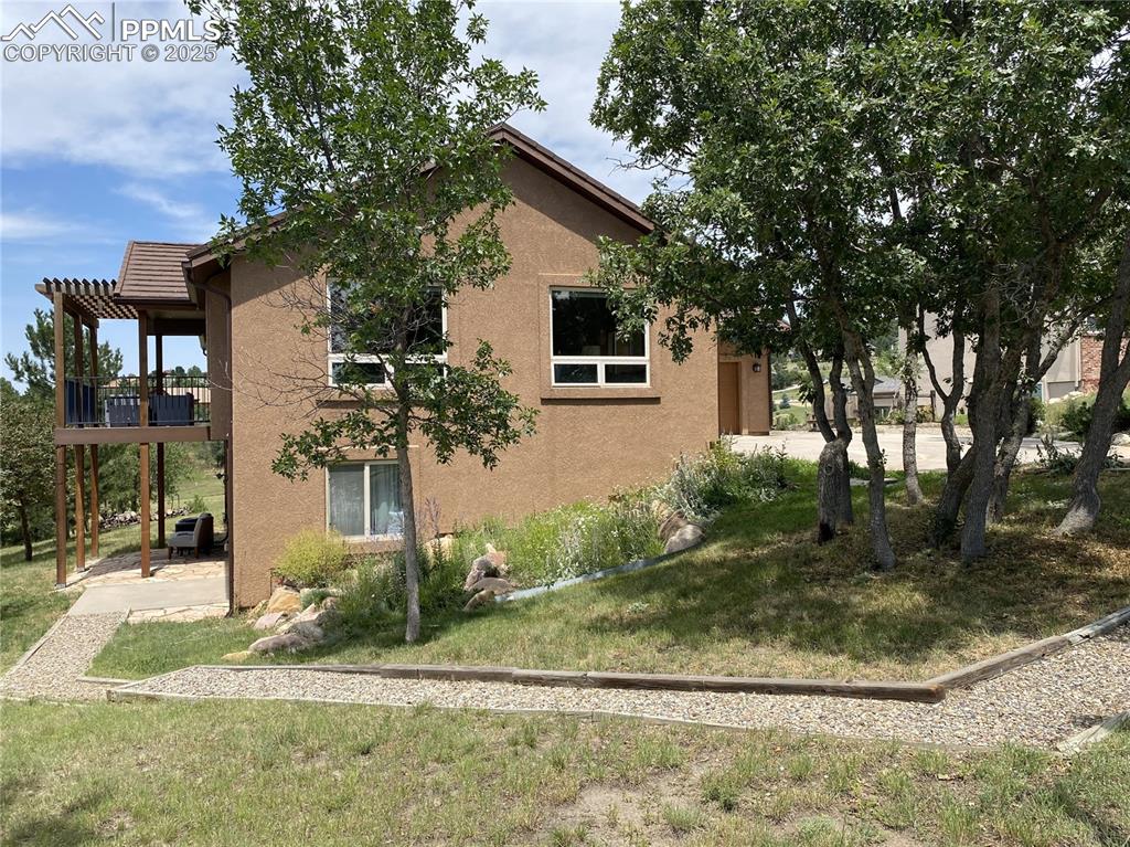 Image 43 of 48: Natural landscaping mixed with xeriscaping keep the property low maintenanc