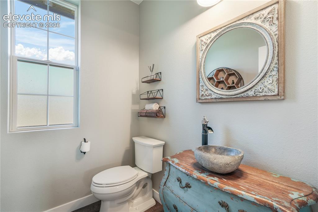 Image 25 of 50: Oversized primary 5 piece bathroom
