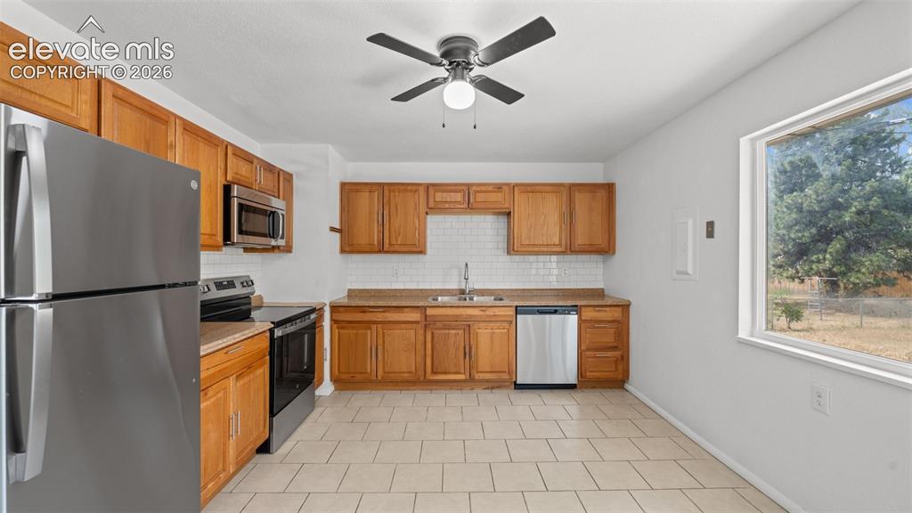 Image 10 of 27: Kitchen