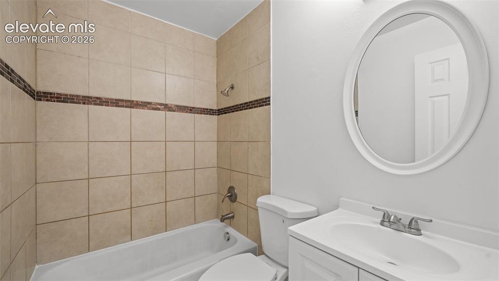 Image 11 of 27: Bathroom