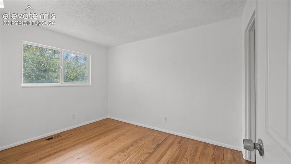 Image 12 of 27: Bedroom