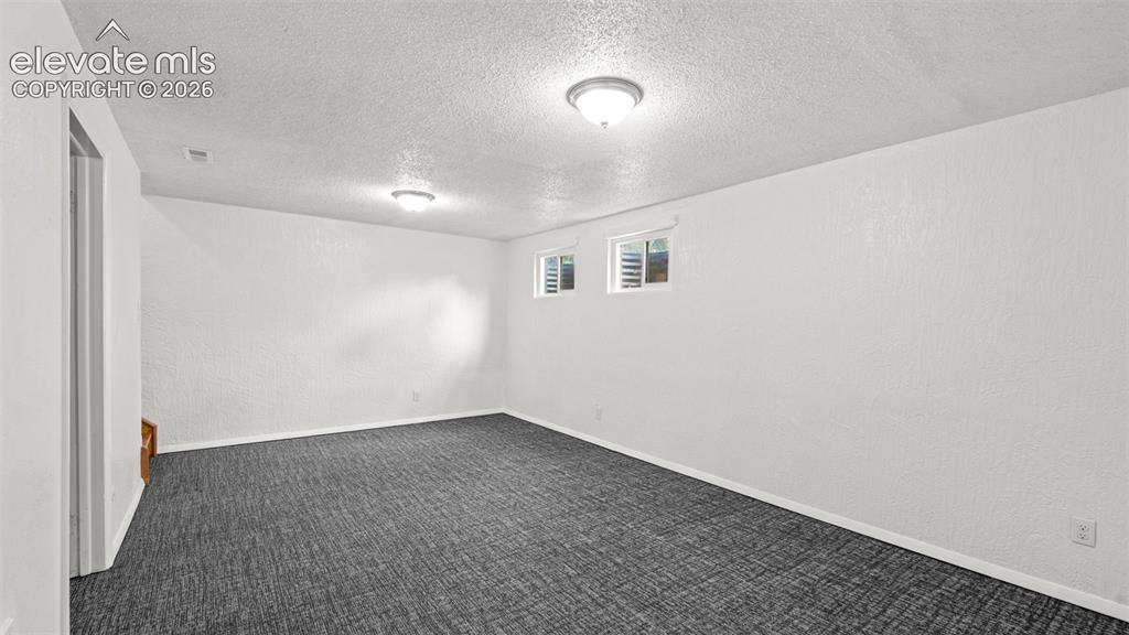 Image 18 of 27: Family Room