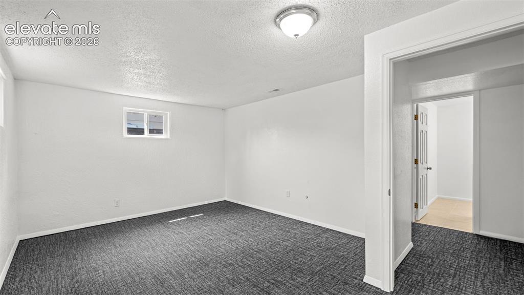 Image 19 of 27: Family Room