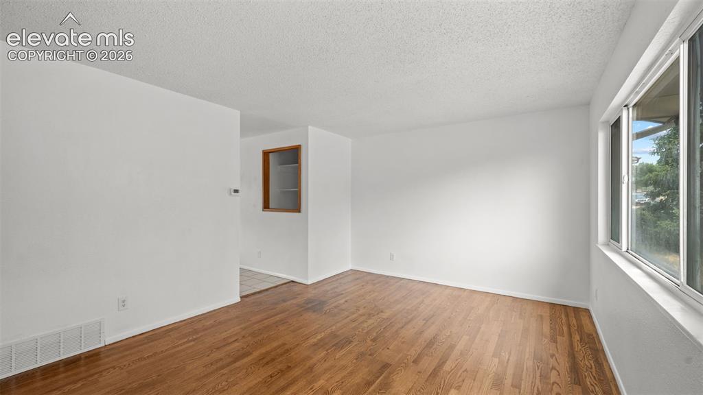 Image 7 of 27: Living Room