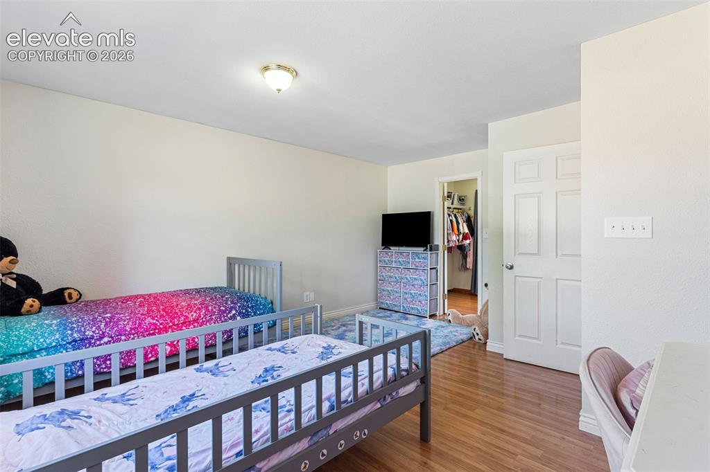 Image 10 of 36: Bedroom