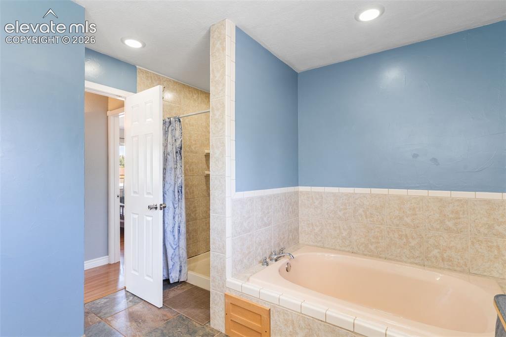 Image 13 of 36: Bathroom