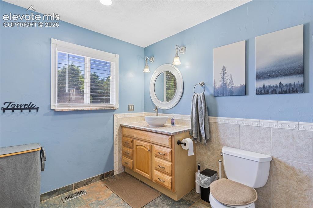 Image 14 of 36: Bathroom