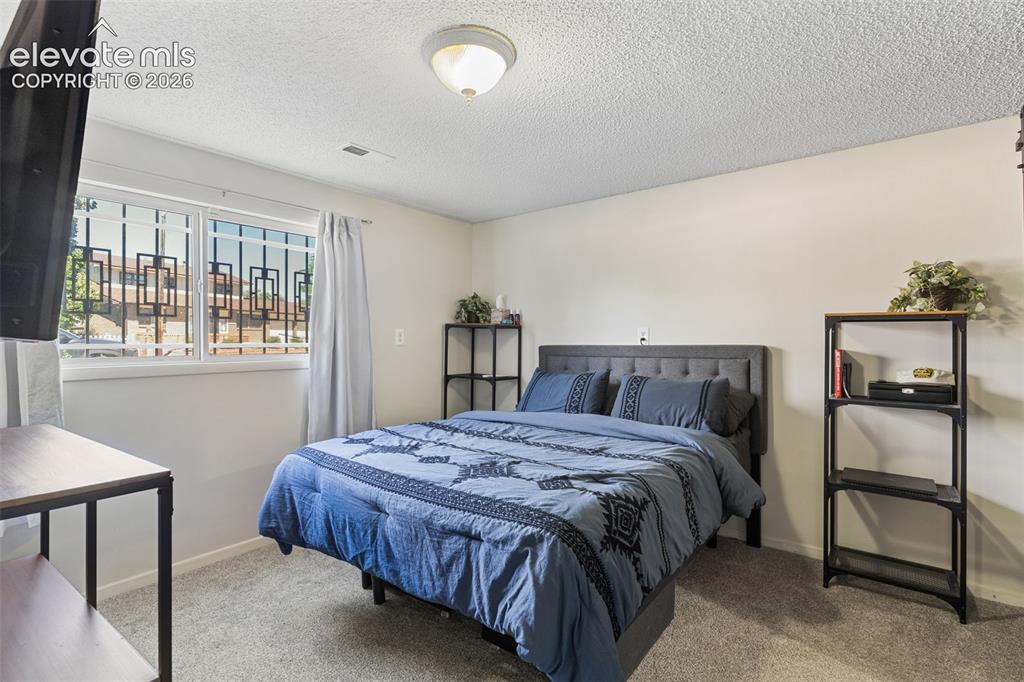 Image 16 of 36: Bedroom