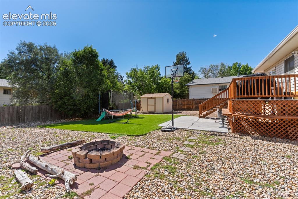 Image 6 of 36: Yard