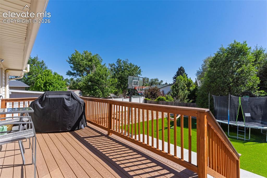 Image 7 of 36: Deck