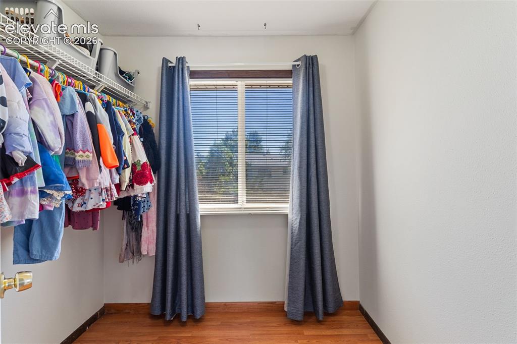 Image 9 of 36: Closet